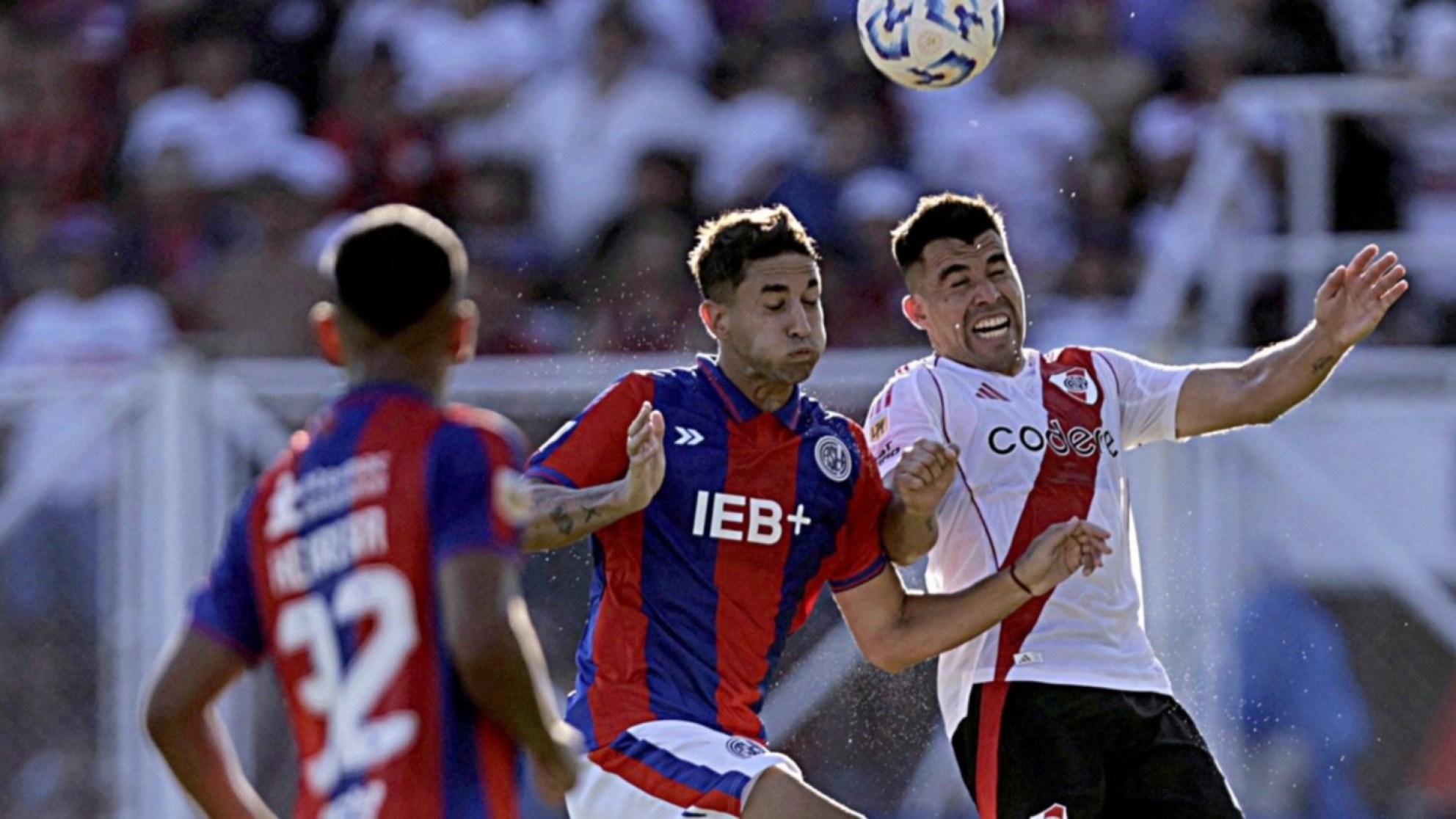 San Lorenzo y River empataron en un partido cargado de emociones